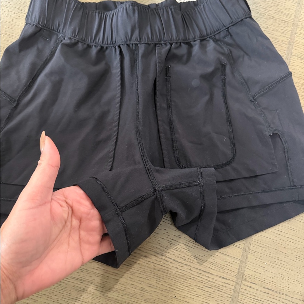 Lululemon Shorts Size 4 - Picture 10 of 10